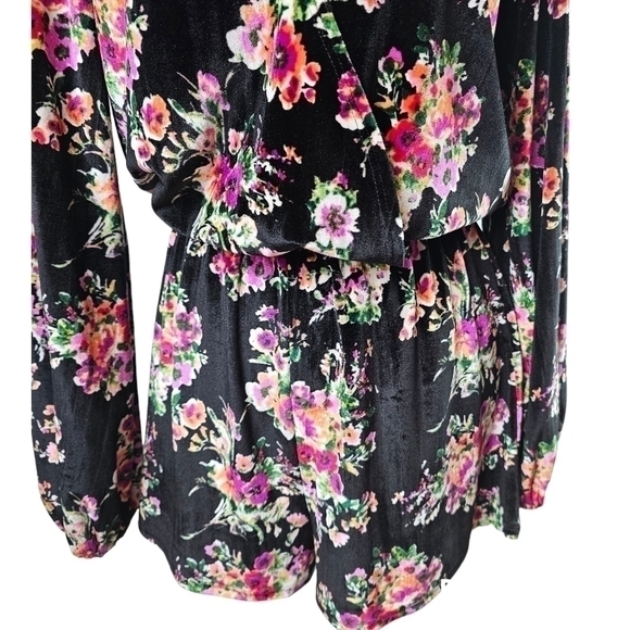 Show Me Your MuMu Kelsey Crushed Velvet Floral Romper in Medium - Picture 5 of 9